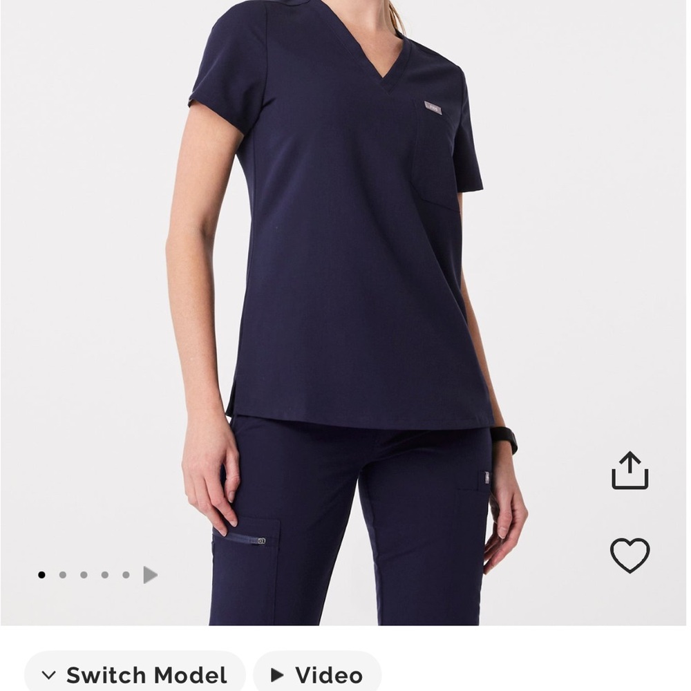 Catarina One-Pocket Scrub Top
